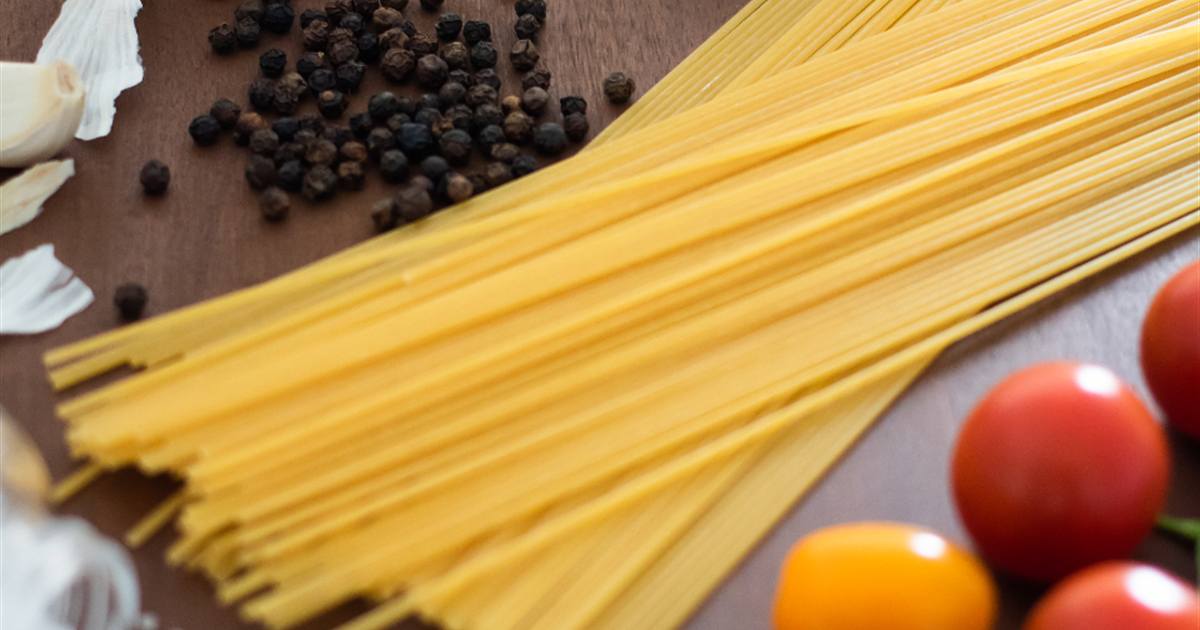 Massa fresca com tomate